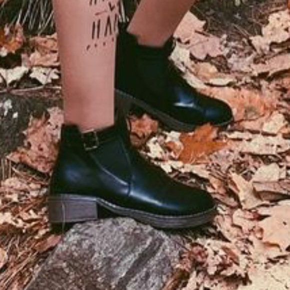 Faux leather block heel chelsea boots - Picture 3 of 3